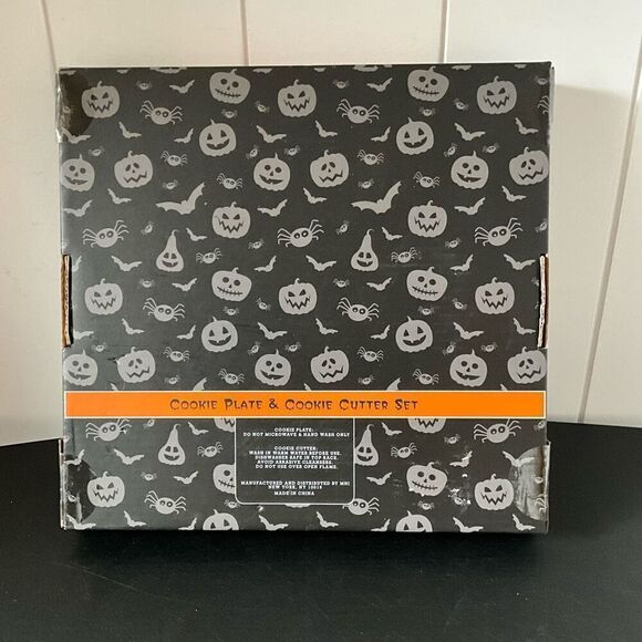 Brand New Hand Painted Cookie Plate & Cookie Cutter Set Halloween Gift - Picture 4 of 5